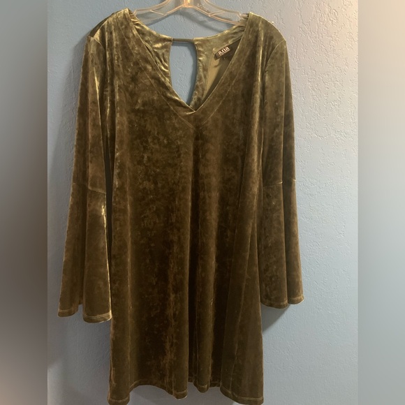 a.n.a. Crushed Velvet Bell Sleeve Mini Dress Size Med Green Boho Hippie Fairy - Picture 3 of 7